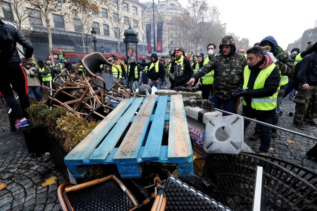 Майдан во Франции, или как правильно подавить народный бунт