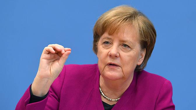 Меркель попросила Россию «не отрезать» Мариуполь