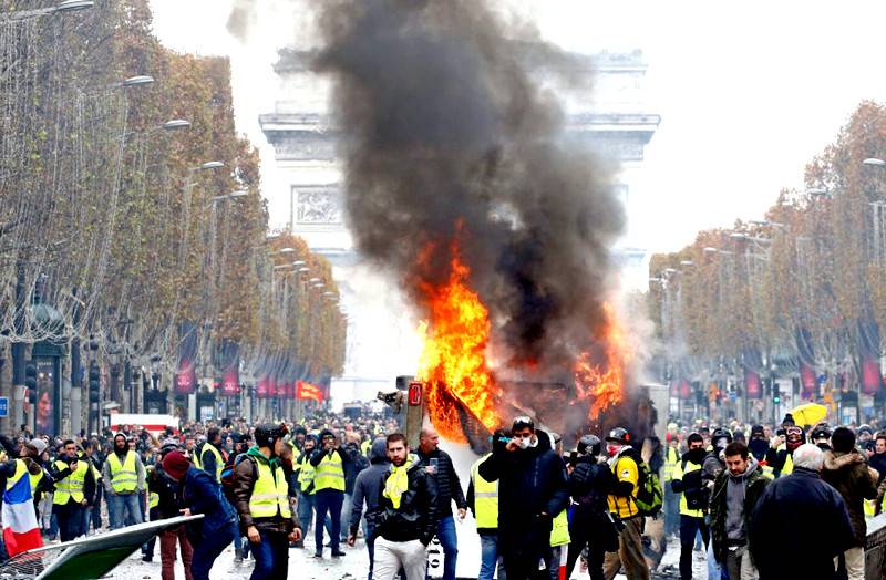 Горящий Париж: Франция пока не поняла, что происходит