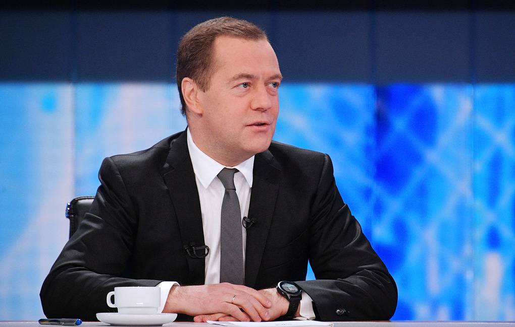 Как проходило интервью Медведева ведущим телеканалов