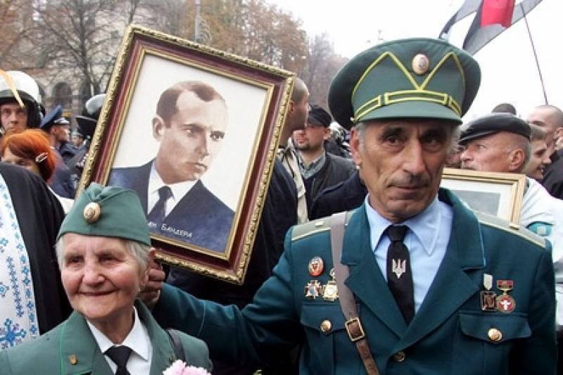 На Украине хотят присвоить звание героя фашисту Бандере