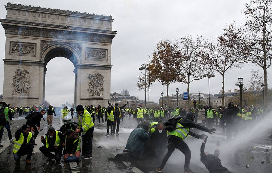 Новый «майдан» из американской пробирки: кто стоит за событиями во Франции?