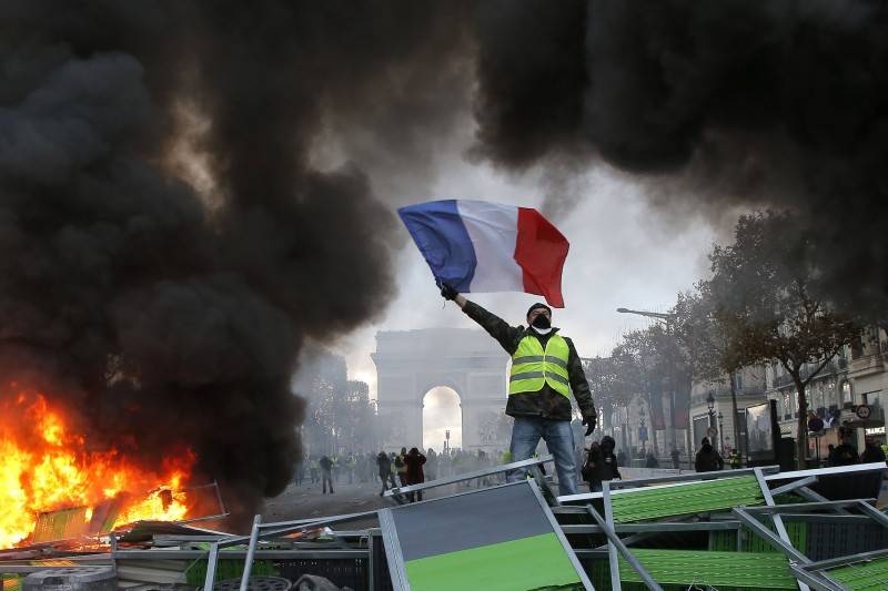 ИноСМИ: Французская катастрофа и презрение Макрона
