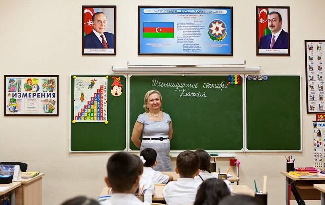 В Азербайджане выступили против преподавания русского языка в школе