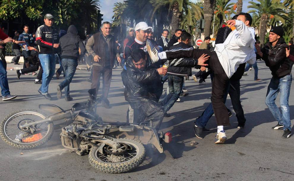 Трансграничный вирус революций. Декабрь 2010-го. Тунис