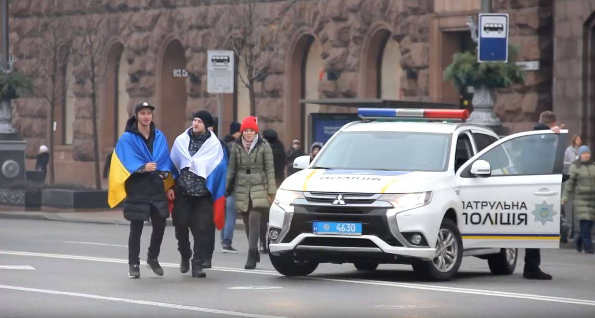 «По Красной площади будешь так ходить»: как в Киеве реагируют на флаг РФ