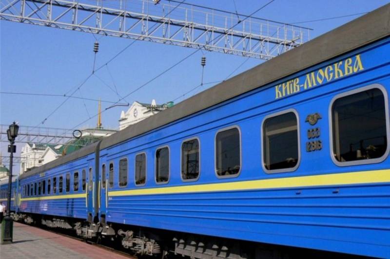 Украина собирается отменить поезда в Россию