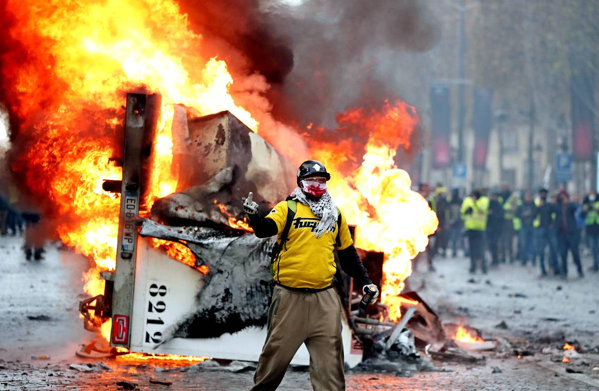 «Сгорел сарай, гори и хата!»: во Франции решается судьба Европы
