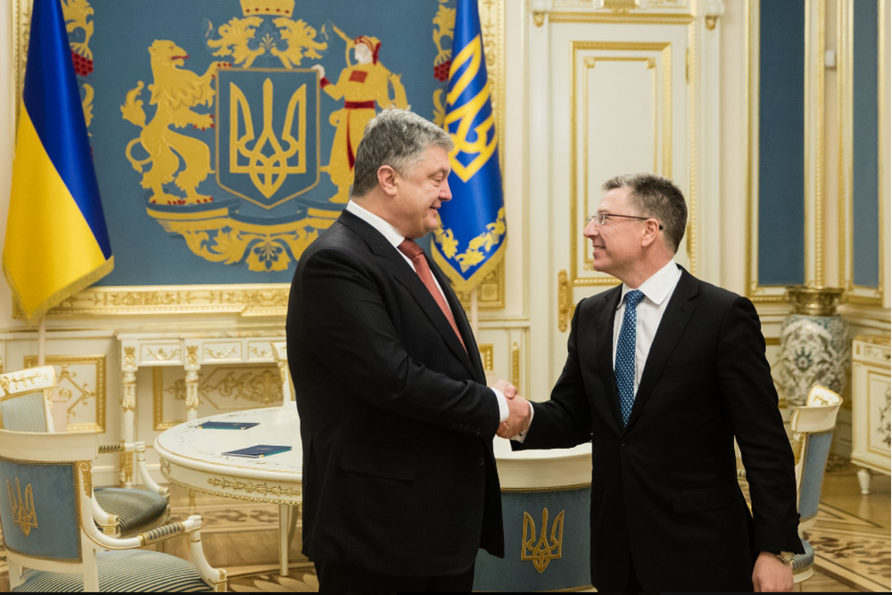 Порошенко и Волкер обсудили введение миротворцев на Донбасс