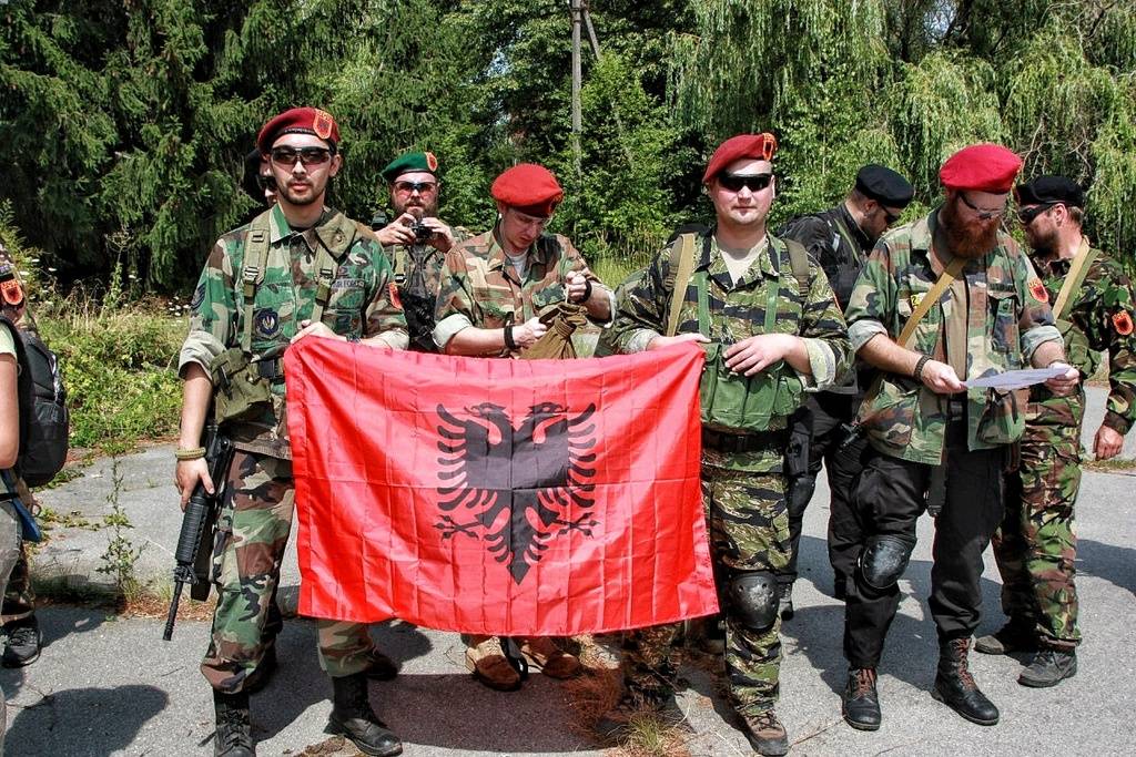 США вооружают косовских террористов