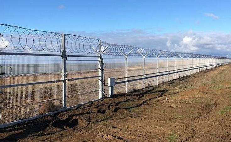 В Крыму на границе с Украиной возвели стену длиной 60 км