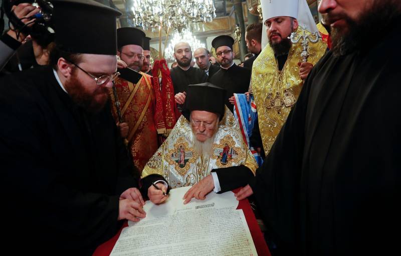 Варфоломей подписал томос об автокефалии украинской церкви