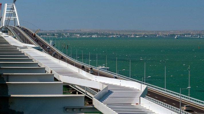 Крымский мост не поможет: сценарий превращения полуострова в "серую зону"