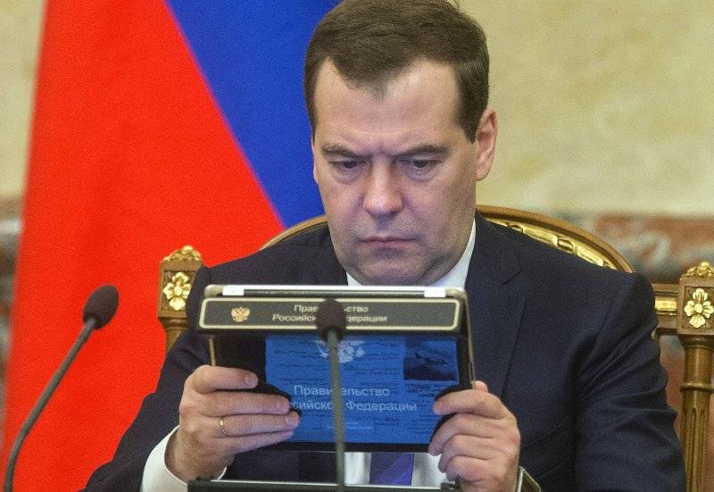 Граждане России не доверяют не только Медведеву, но и всей системе власти