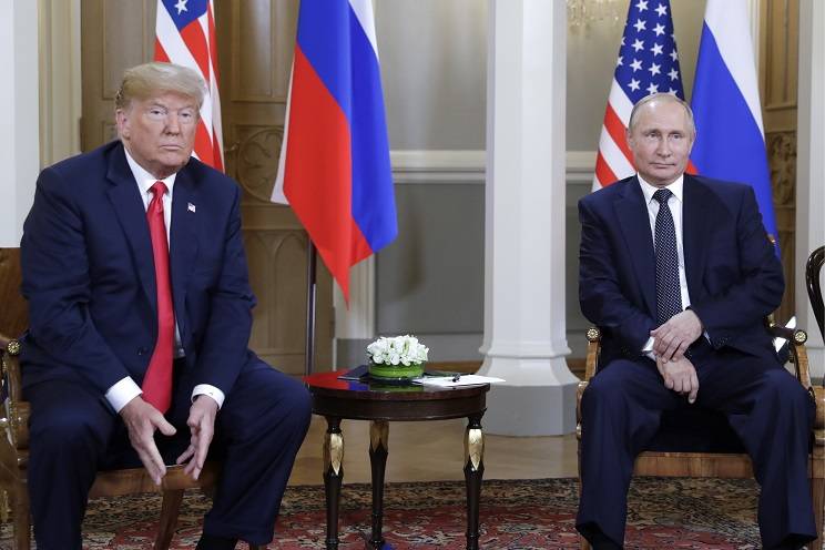 Трампа попросили разрешить допросить переводчиков со встреч с Путиным