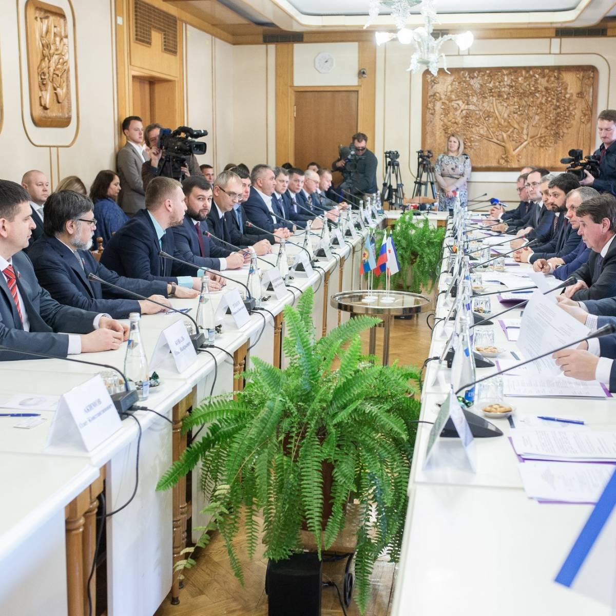 Российский Крым подписал межпарламентские соглашения с Донбассом