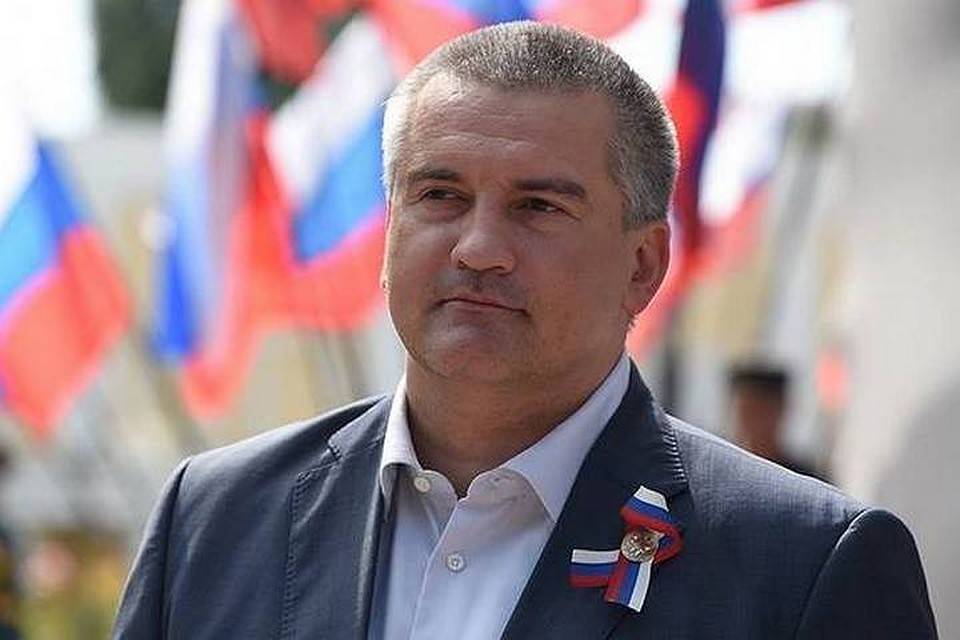Аксенов поздравил крымчан с Днем Республики