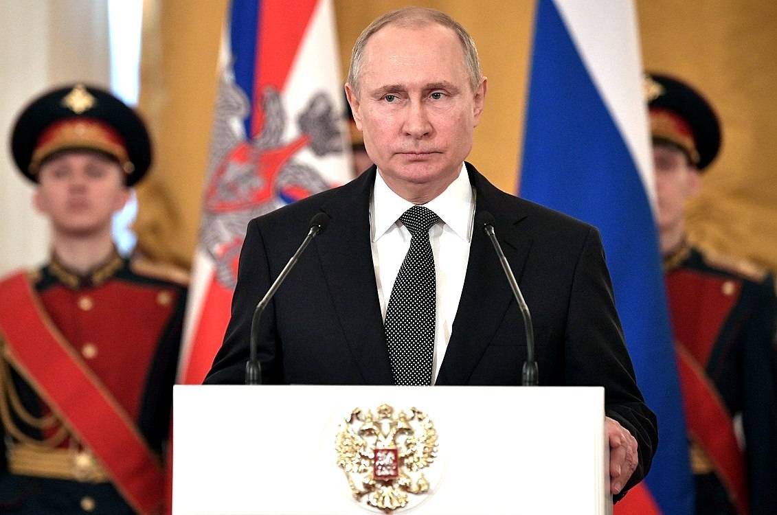 Почему Владимир Путин до сих пор не Герой России?