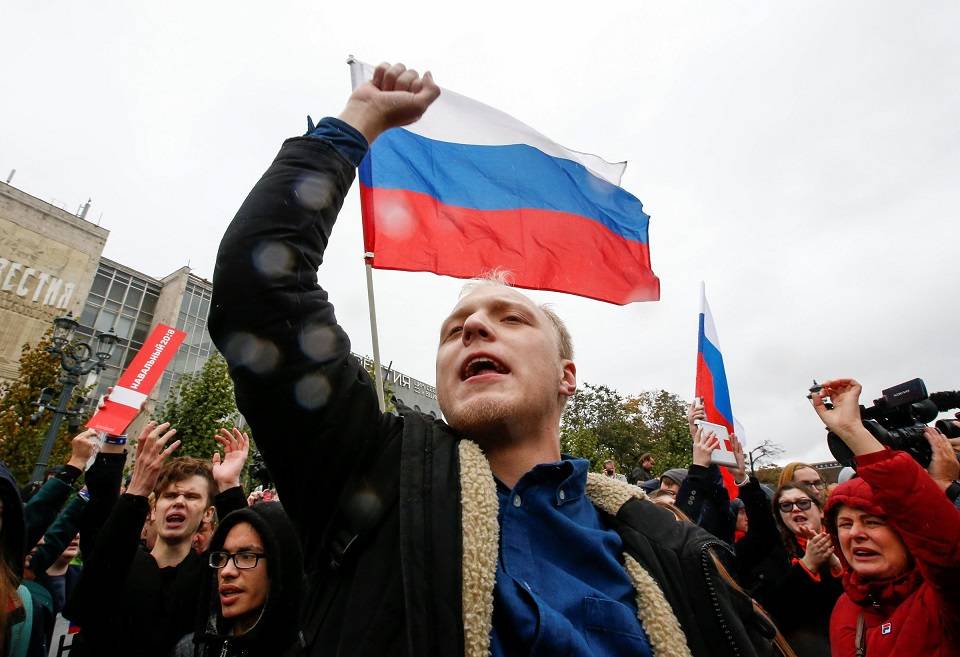 Власть в свои руки: все больше россиян хотят участвовать в политике Власть в свои руки: все больше россиян хотят участвовать в политике
