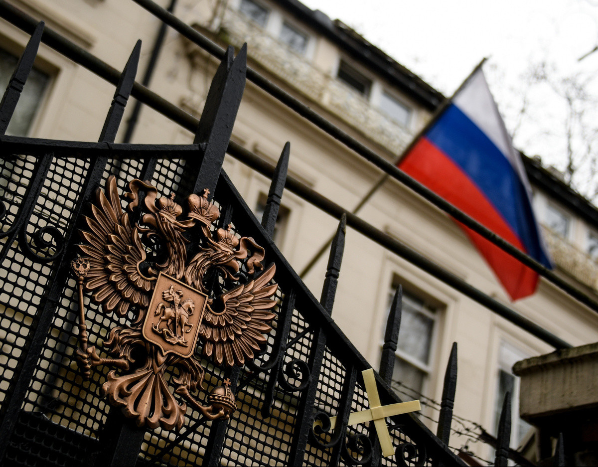 Посольство РФ ответило на критику Лондона: попытка вмешаться в дела Москвы