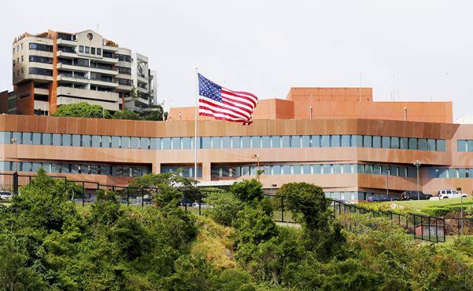 Тупик Мадуро: Посольство США заняло круговую оборону
