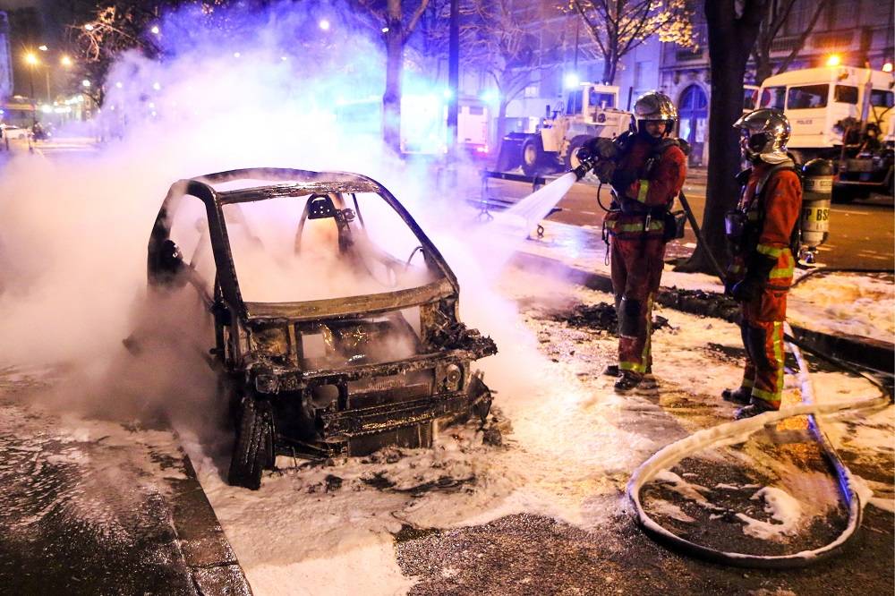 Жертвы протестов "желтых жилетов" во Франции