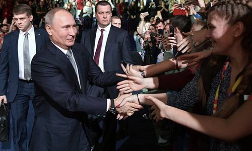 Путин вновь пошёл в народ: как власть становится смешной