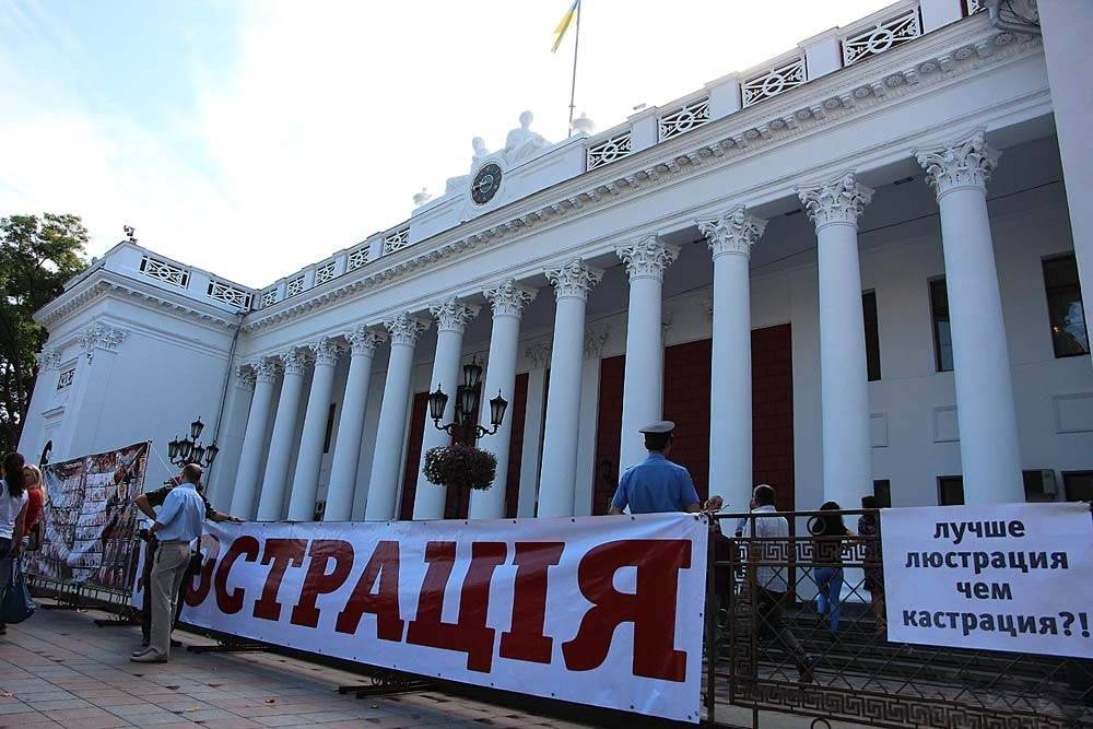 «Люстраторы» требуют установки памятников своим «героям» в центре Одессы