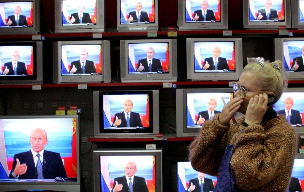 «Зачем у нас отняли российское ТВ?»: возмущенный звонок латвийки на радио