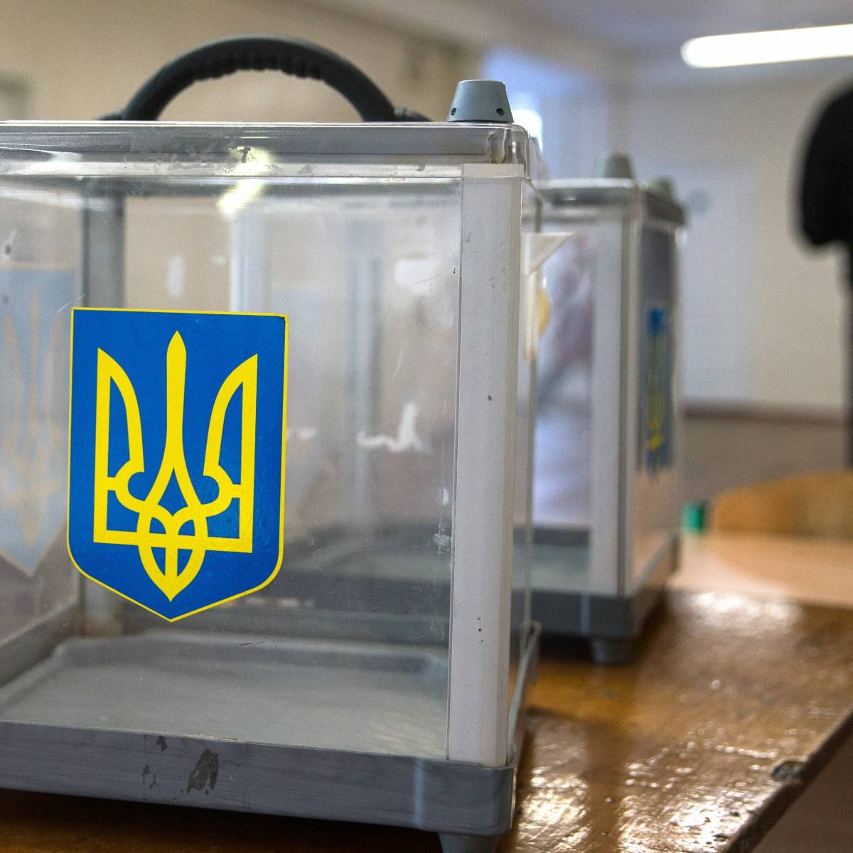 Выборы превращаются в цирк: украинские СМИ о регистрации кандидатов