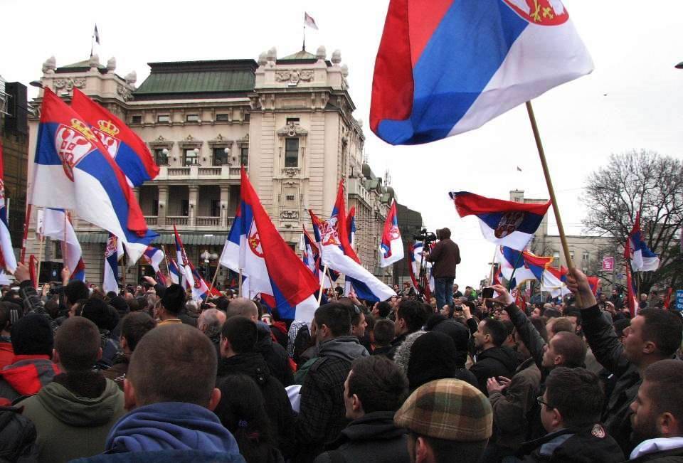 Кто стоит за протестами в Сербии
