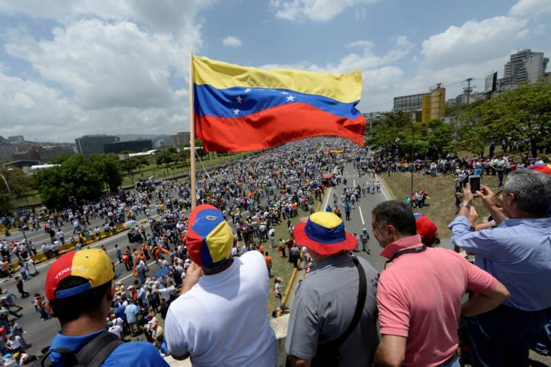 Ради переворота в Венесуэле в США призвали повторить «Карибский кризис»