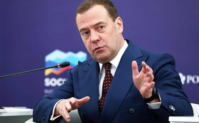 Защищая свое кресло, Медведев обозначил путь в «светлое завтра»
