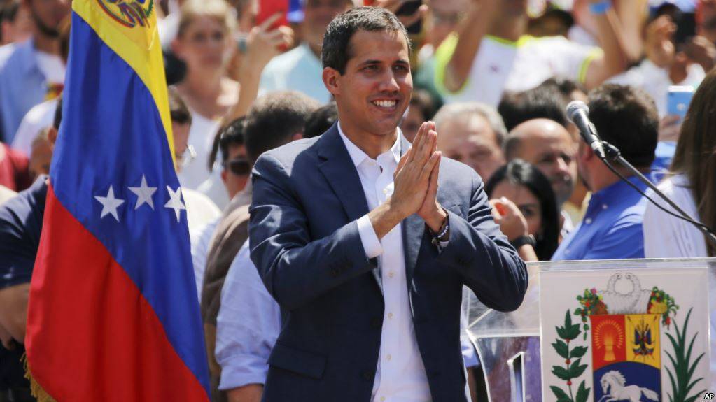 Гуайдо поддерживает большинство жителей Венесуэлы