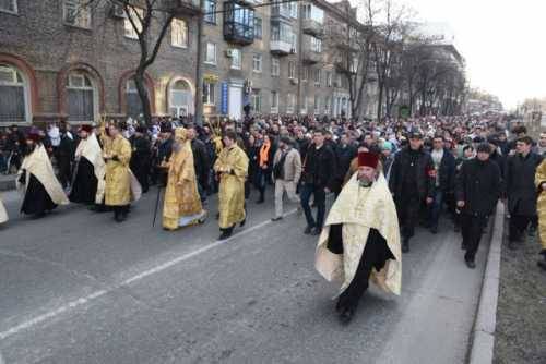 В Чернигове националисты атакуют УПЦ. В заложниках оказались дети