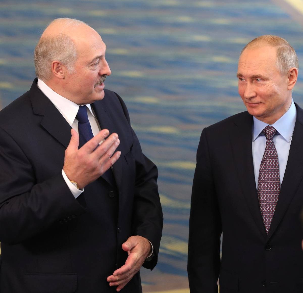 Путин пытается сохранить власть за счет присоединения Белоруссии