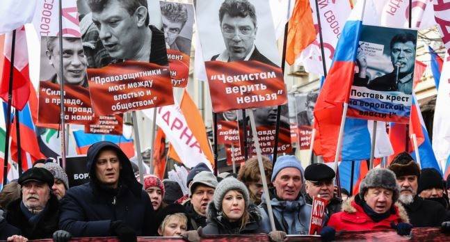 Власти Санкт-Петербурга испугались призрака Немцова