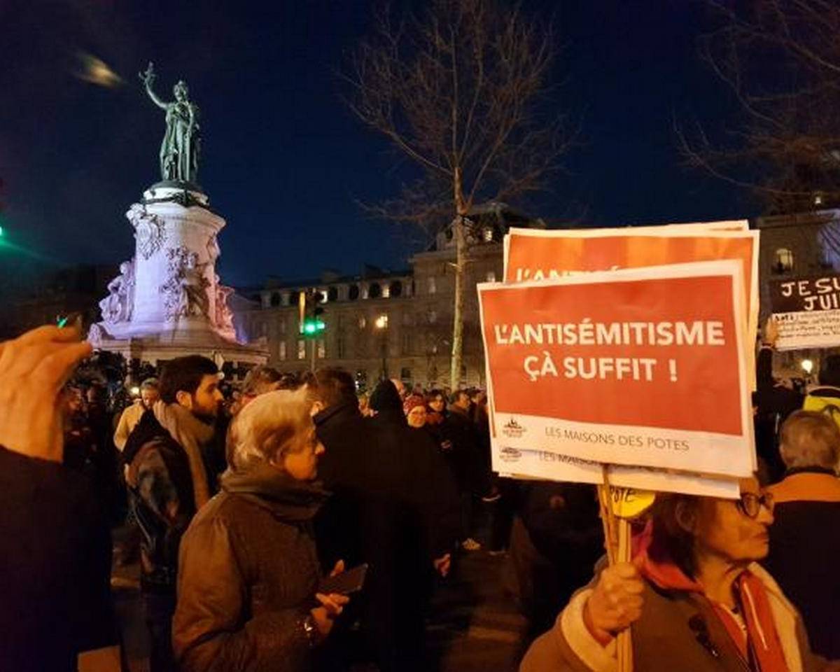 Горящая Франция: то «жёлтые жилеты», то антисемитизм