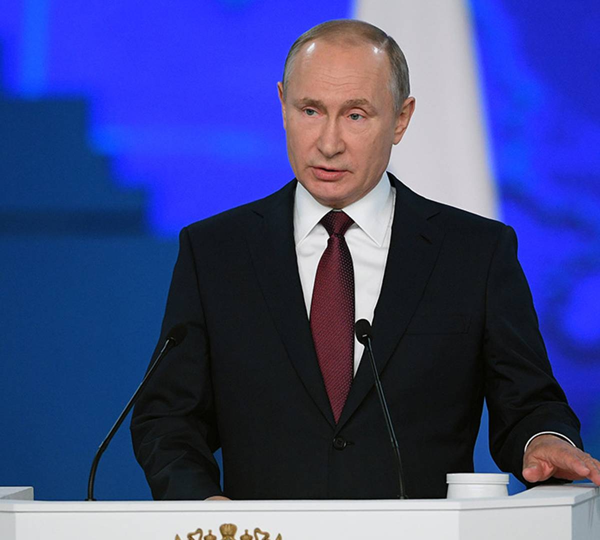 Путин начал политику рейтингосбережения
