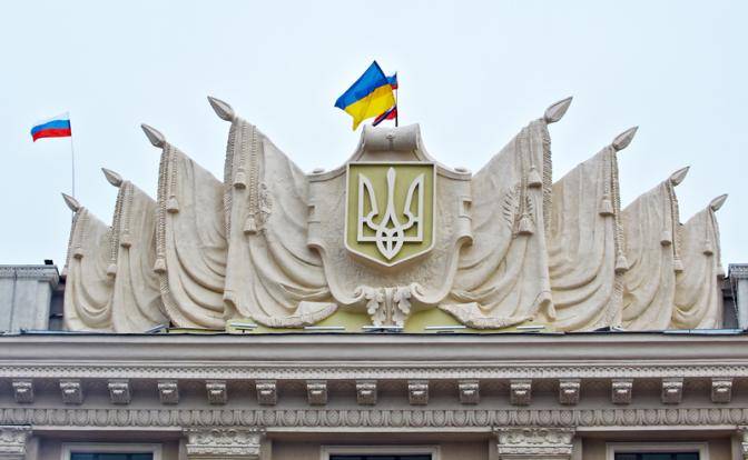 Россия просто обязана спасти Украину — больше некому Россия просто обязана спасти Украину — больше некому