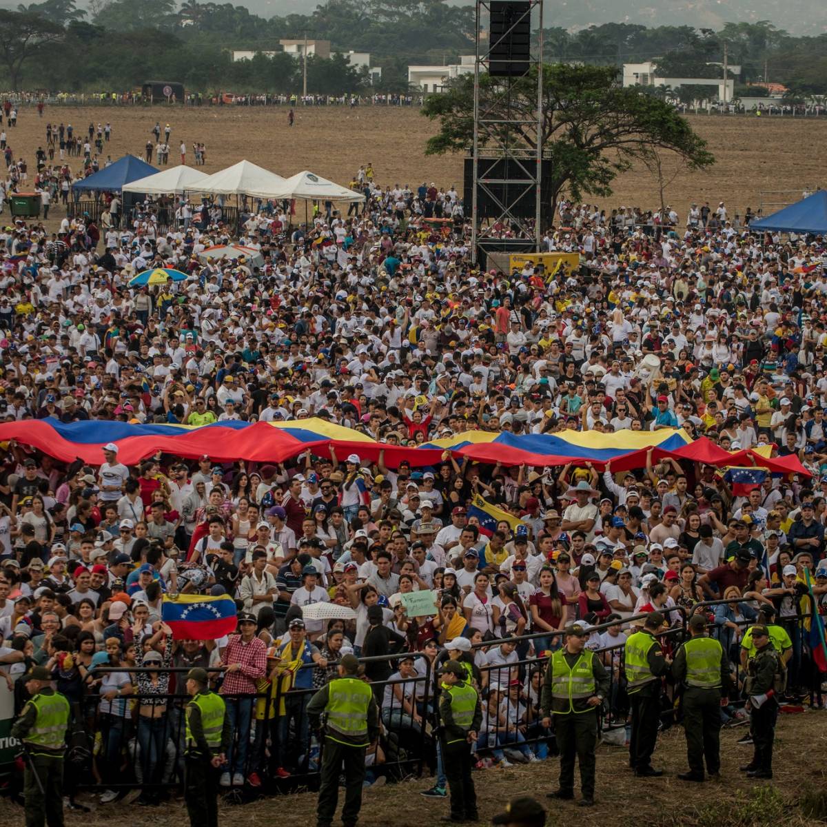 Смертельное противостояние: западные СМИ об обострении ситуации в Венесуэле