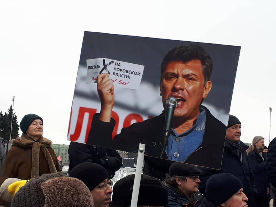 Танцы на костях: как прошли марши памяти Немцова в Москве и Питере