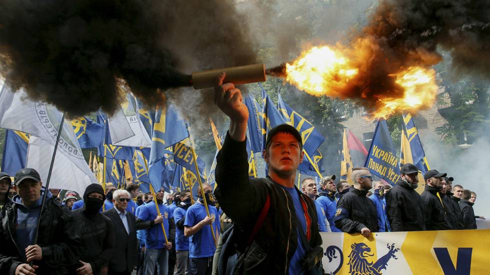 «Бандеры» Киева рвутся в бой: сбросить Крым и Донбасс в море