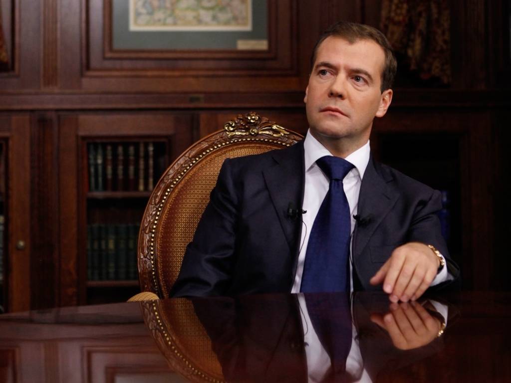 Медведев ответил американским дипломатам на требование вернуть Крым