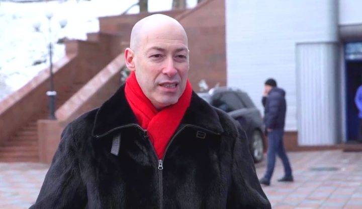 Гордон о двуличии Киева: «Имеют связи в России, но кричат «Слава Украине!» Гордон о двуличии Киева: «Имеют связи в России, но кричат «Слава Украине!»