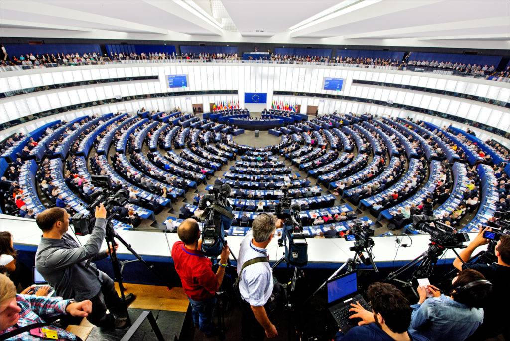 Страх за Европарламент: Запад готовит почву для новых обвинений против РФ