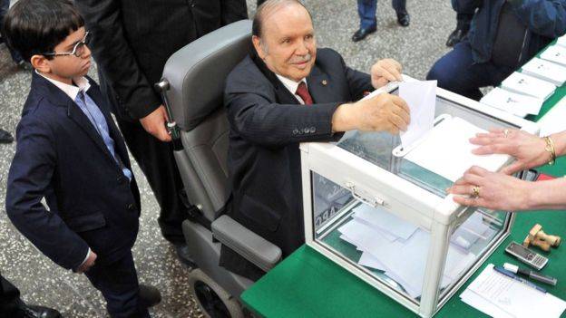 Президент Алжира отказался идти на пятый срок