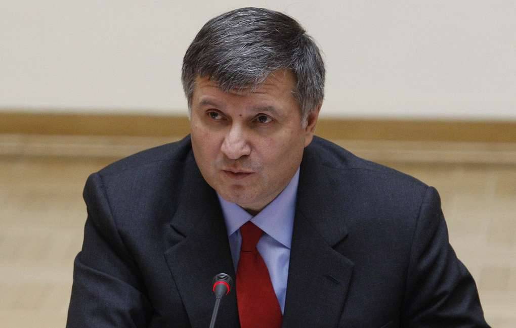 Глава МВД Украины Аваков обвинил Порошенко в подкупе избирателей