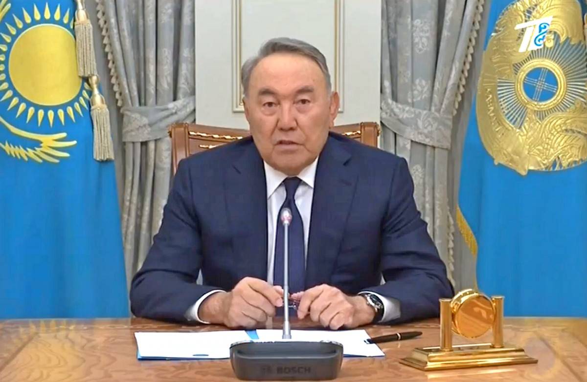 Назарбаев ушел в отставку с поста президента Казахстана