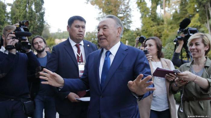 Назарбаев сделал ставку на "управляемый транзит" власти